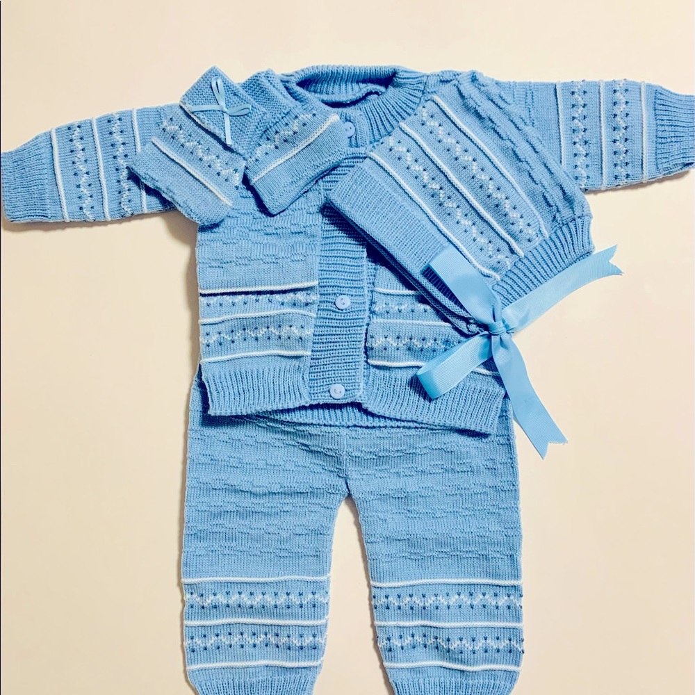 Beautiful Crocheted 4 pcs set for Babies 6-12 M